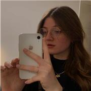 Ciao, sono Matilde, una ragazza di 21 anni molto solare, estroversa, empatica e disponibile, che ama stare a contatto con le persone.
Attualmente studio e frequento l’università di Psicologia qui a Trento, e mi piacerebbe anche trovare del tempo per lavor